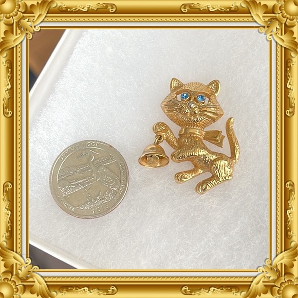 💕Beautiful Vintage Gold Tone Avon Kitty Pin with Bell💕 - Picture 3 of 4